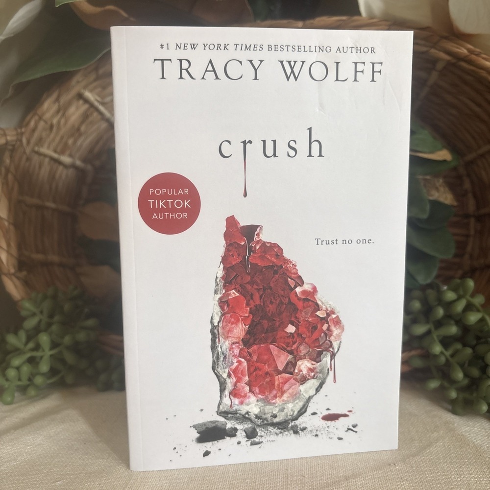 Crush (Crave, 2) Tracy Wolff Paperback New Paranormal Vampire Romance Book 2024